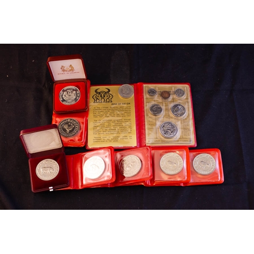 264 - LOT OF UNCIRCULATED COMMEMORATIVE COINS FROM SINGAPORE