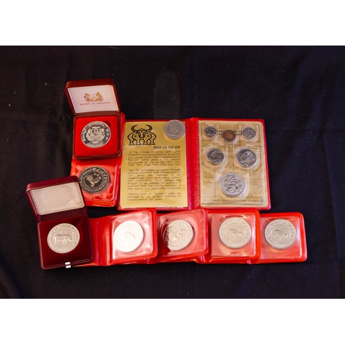 264 - LOT OF UNCIRCULATED COMMEMORATIVE COINS FROM SINGAPORE