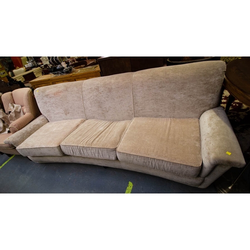 194 - SHAPED PINK 3 SEATER SETTEE.  130 CM LONG