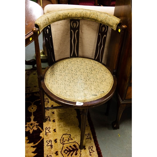 200 - ANTIQUE CLUB CHAIR