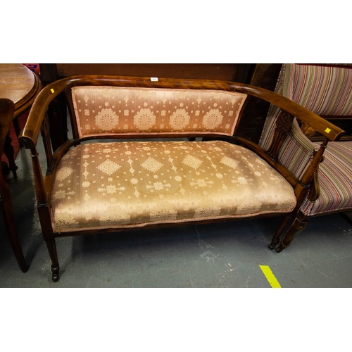 212 - EDWARDIAN MAHOGANY CLUB SETTEE 122W CM. 60CM DEEP