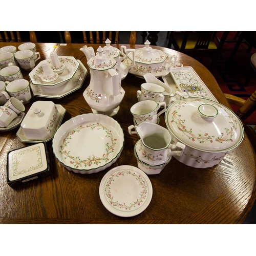 247 - COLLECTION OF ETERNAL BOW DINNER / TEA SERVICE +  110 PIECES