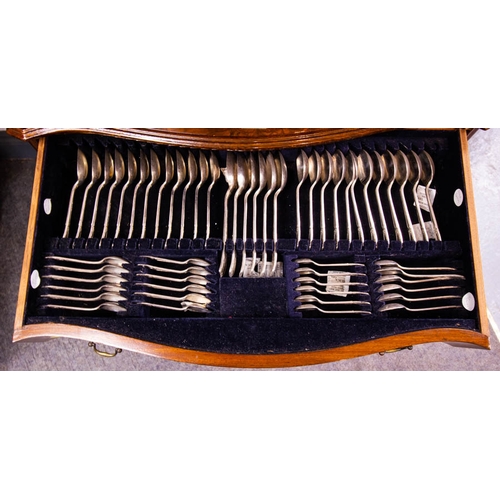 41 - 12 PLACE CANTEEN OF SILVER PLATED CUTLERY IN WALNUT CHEST 70 X 40 X 76H CM