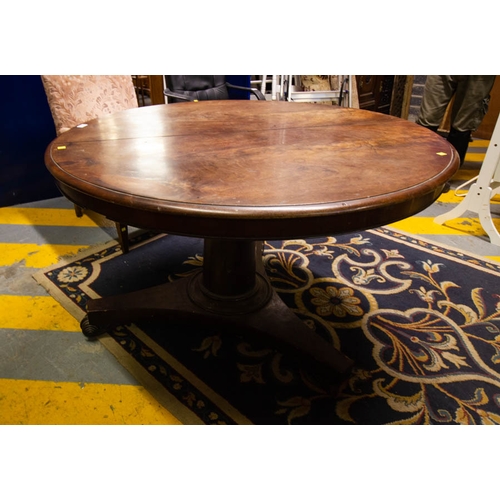 632 - VICTORIAN ROUND MAHOGANY TABLE ON PLATFORM BASE 123W CM