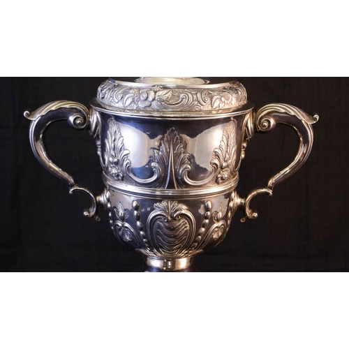 265 - GEORGIAN IRISH SILVER LIDDED TROPHY ON TIMBER BASE BY WILLIAM THOMPSON 1680G/59OZ TOTAL HEIGHT INCLU... 