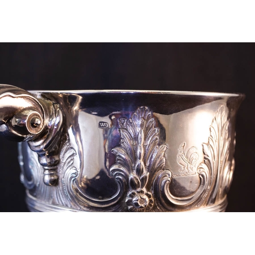 265 - GEORGIAN IRISH SILVER LIDDED TROPHY ON TIMBER BASE BY WILLIAM THOMPSON 1680G/59OZ TOTAL HEIGHT INCLU... 