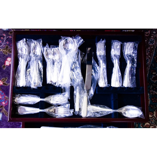 128 - 52 PIECE NEWBRIDGE SILVER PLATED CUTLERY SET IN NEAT CUTLERY TABLE