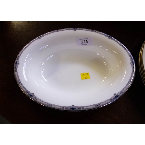 226 - 4 + 4  ROYAL DOULTON  DINNER & SIDEPLATES 