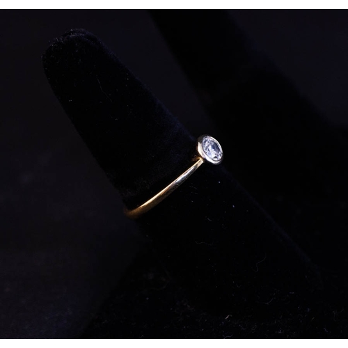 325 - 18K YELLOW GOLD SOLITAIRE RING, BRILLIANT CUT WITH RUB-OVER SETTING. SIZE P