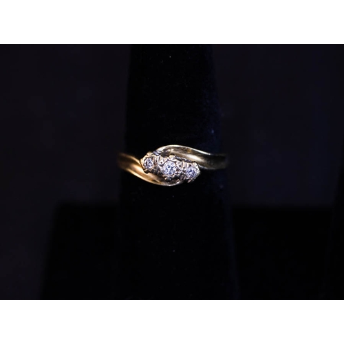 325A - 9K SIZE YELLOW GOLD RING WITH 3 DIAMOND TWIST. SIZE O