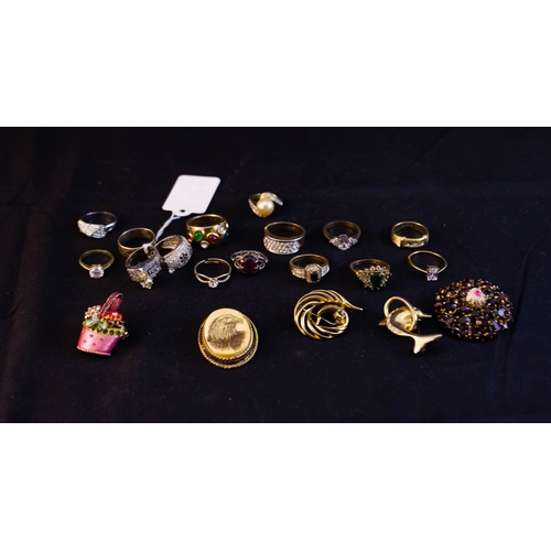 327 - GOLD CHAIN + LOT OF COSTUME JEWELLERY INCLUDING SILVER RINGS