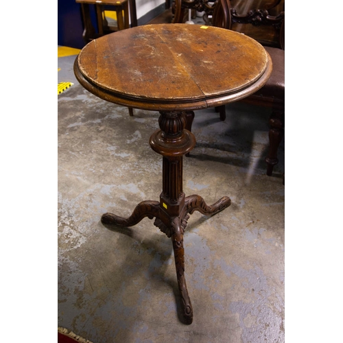 540 - ANTIQUE MAHOGANY NELSON TWIST TORCHERE 56CM H . AF + CIRCULAR OAK OCCASIONAL TABLE IN THE MANNER OF ... 