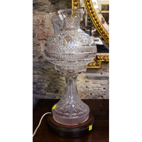 94 - CUT GLASS TABLE LAMP ON BASE 44CM HIGH