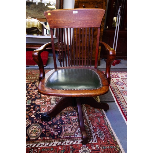 253 - ANTIQUE OAK REVOLVING DESK CHAIR - 1 CASTOR AF