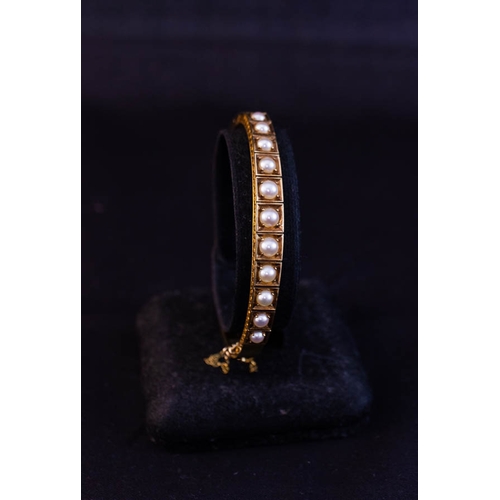 506 - 18K YELLOW GOLD BANGLE WITH CULTURED PEARLS INSET 14G