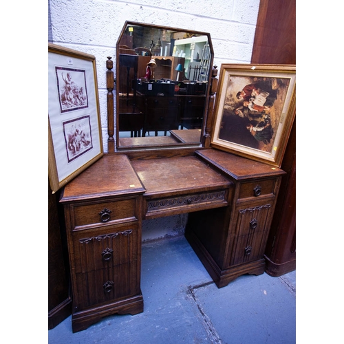 600 - SUITE COMPRISING OF KNEEHOLE DRESSING TABLE & WARDROBE (73 X 44 X 178)