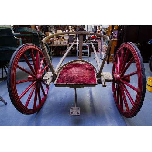 RED RACING CHARIOT WITH 14 SPOKE WHEELS
