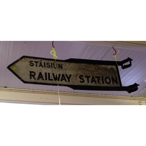 484 - CAST RAILWAY STATION ROAD SIGN 30 X 104CM
