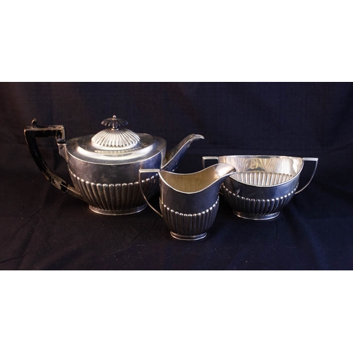 ANTIQUE SILVER TEA POT + MILK + SUGAR BOWL - GOLDSMITHS & SILVERSMITHS COMPANY, 112 REGENT STREET. W. 725G