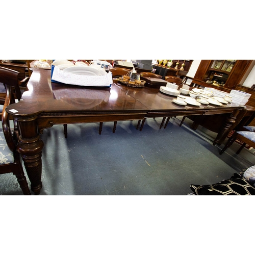 433 - QUALITY MAHOGANY EXTENDABLE DINING TABLE WITH TWO LEAVES 275L X 121W X 75H CM (LEAVES 45.5W EACH)