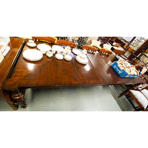 433 - QUALITY MAHOGANY EXTENDABLE DINING TABLE WITH TWO LEAVES 275L X 121W X 75H CM (LEAVES 45.5W EACH)