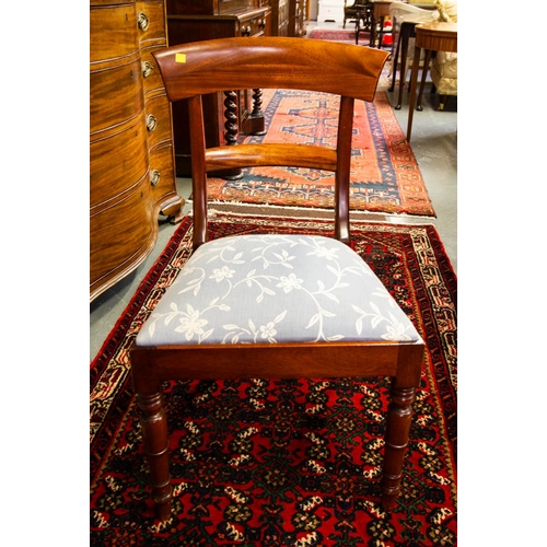 434 - SET OF 10 MAHOGANY DINING CHAIRS (8 & 2 CARVERS) WITH SHAPED BACK ON TURNED LEGS