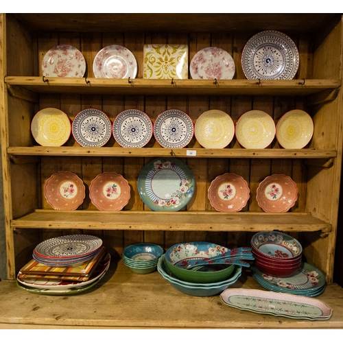 21 - COLLECTION OF COLOURFUL PLATES, BOWLS ETC