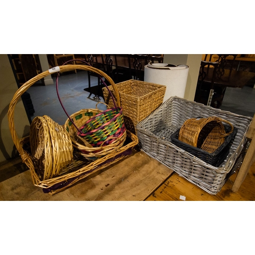 60 - LOT OF ASSORTED BASKETS