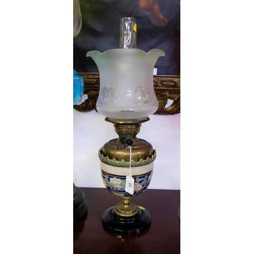 25 - VICTORIAN PORCELAIN & BRASS OIL LAMP. 53CM H