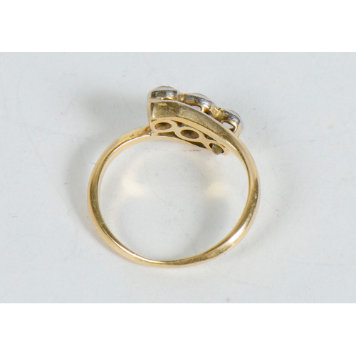 63 - Ladies Cross over shaped ring set with 3 diamonds.
3.2 grams.
Size M.