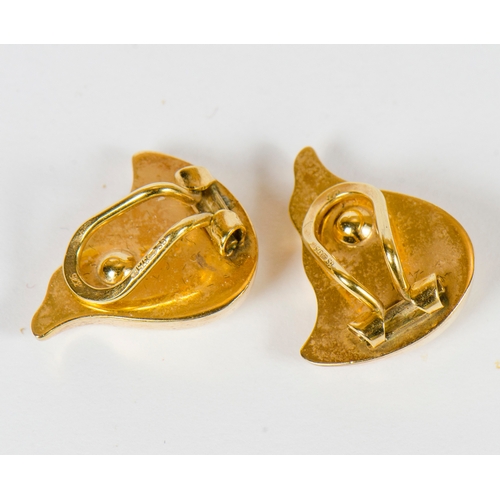 111 - A pair of swirl pattern gold earrings marked 375.
2.8 grams.