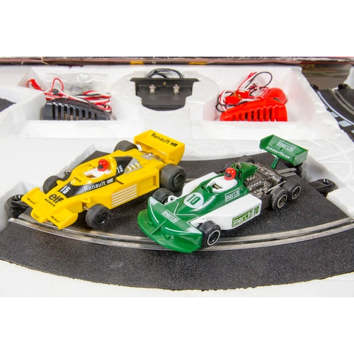 864 - Scalextric Formula 1 1970's Set complete with Renault and March Racing Cars, Track, Transformer, Bar... 