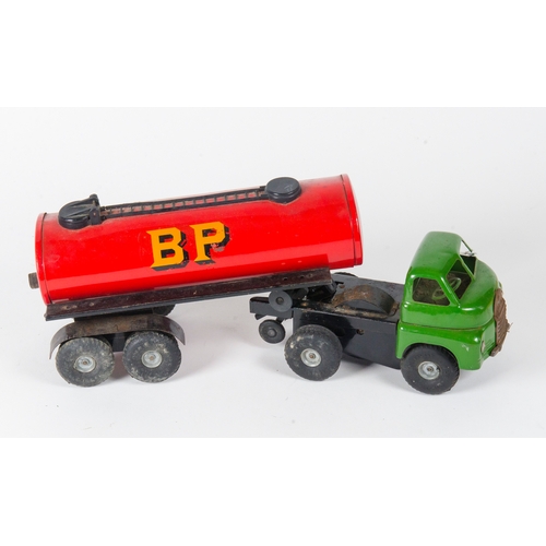 923 - Triang Minic Large scale (300mm long) Shell-BP Tanker finished in Red and Green in Excellent Origina... 