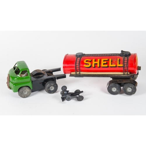 923 - Triang Minic Large scale (300mm long) Shell-BP Tanker finished in Red and Green in Excellent Origina... 