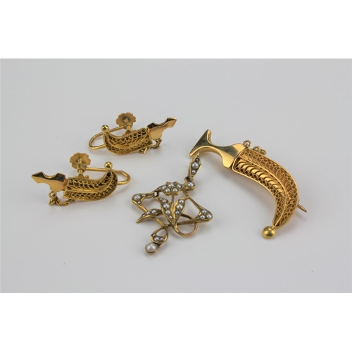 148 - A gold Islamic dagger brooch, along with matching earrings and a ladies seed pearl pendant.