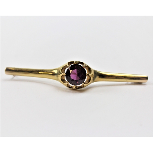 150 - A gentleman's 18 carat gold gypsy ring, set with a purple Alexandrite stone.