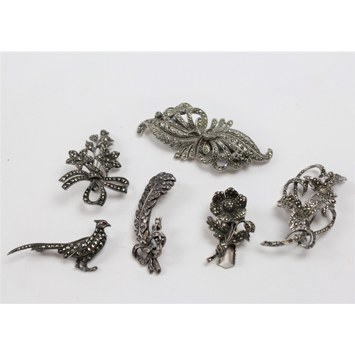 152 - A collection of dress brooches, including a Georgian Aigrette, silver and marquisette.