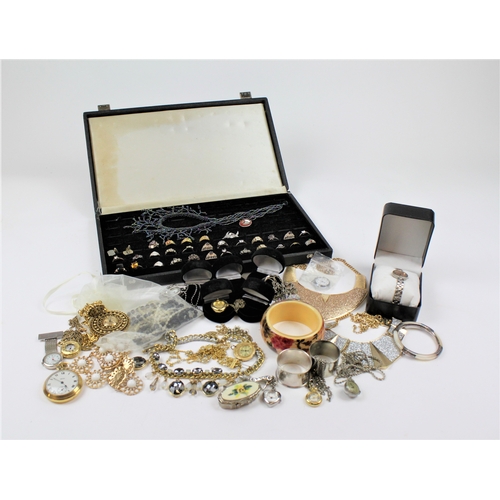 154 - A quantity of jewellery, including brooches etc.