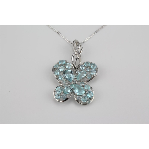 193 - An 18 carat white gold aqua marine pendant, on a chain.