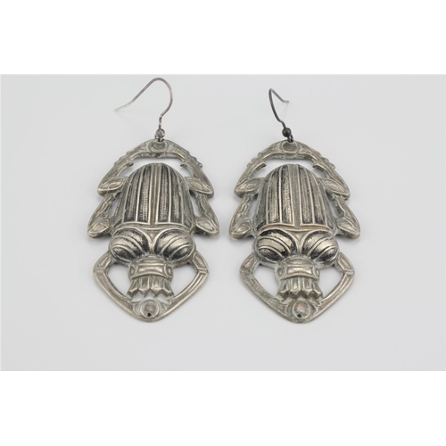 199 - A pair of scarab earrings, in the Egyptian style.