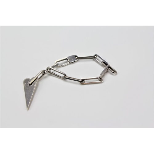 128 - A silver 925 standard square link bracelet, heart shaped.