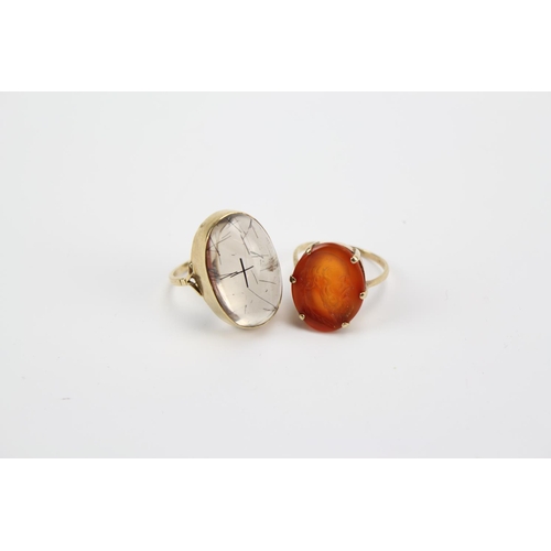 114 - A ladies gold mounted ring, set with agate cameo, another set with quartz.