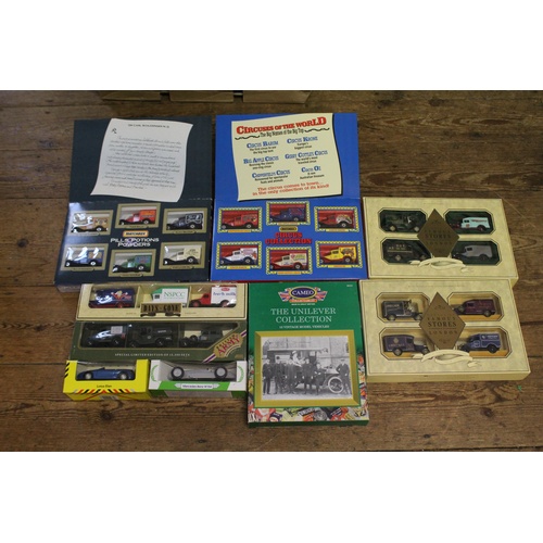 928 - 7 x Boxed Lledo Gift Sets plus various other similar boxed models, Total 30+ including Sets.