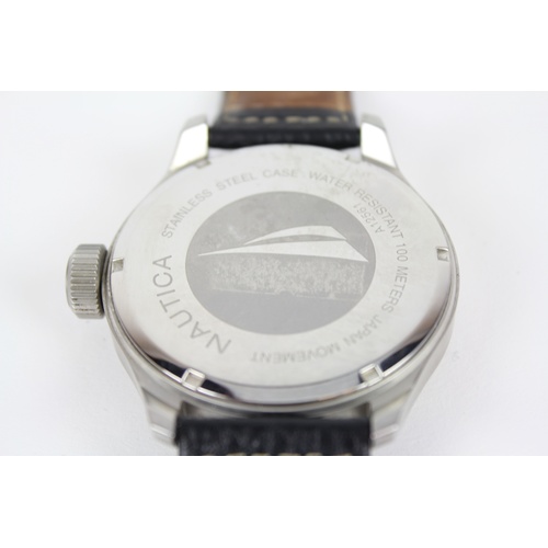 87 - A Gents Nautica chrome cased divers watch 100m.  (330)