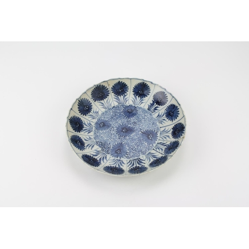 206 - An oriental blue and white bowl, chrysanthemum pattern, scallop edge with under glazed blue circular... 