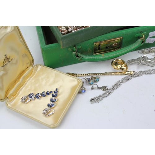 39 - A green jewellery Cigarette holder, 50's rings, Marquisette bracelet, pearls, etc.
