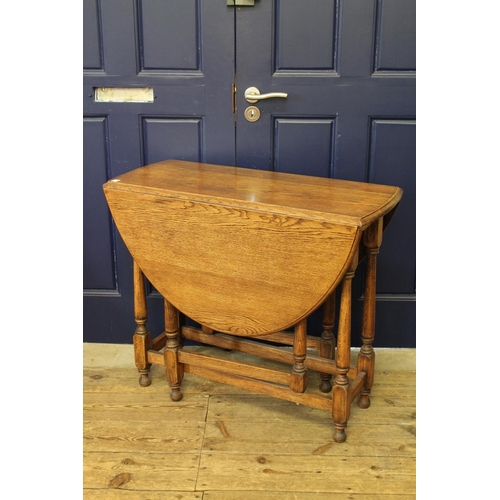 369 - A 1930's Oval Gate legged table. Measurement: 46 inches  x 45 inches across x 30 inches high. (Exten... 