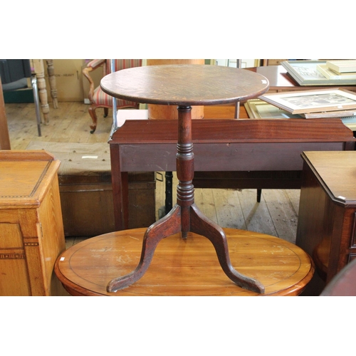 392 - An Antique Circular Top Wine Table in Oak Resting on a Central Column and Three Swept out Legs.