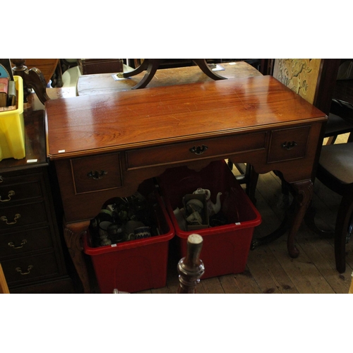 413 - A Reproduction American Designed Dressing Table Fitted with One Long Drawer, Two Short Drawers & res... 