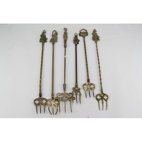 680 - A Collection of Brass Toasting Forks.